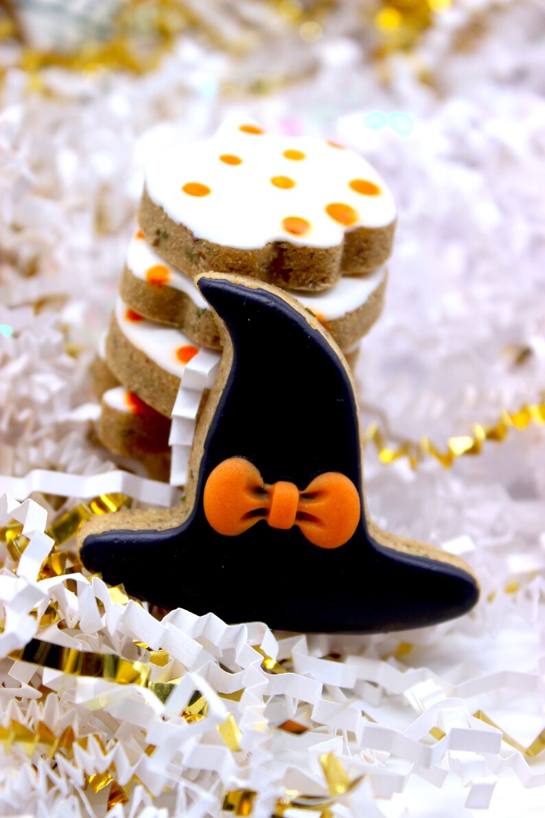 “Midnight Mingle" Gift Sets Certified Lookie-a-Tookie™ Canine Cookies, Halloween Dog Treats🌙🦇🎃🐾