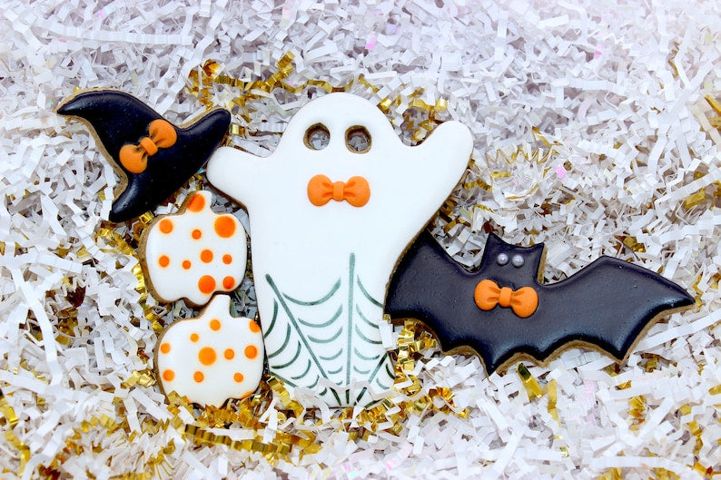 “Midnight Mingle" Gift Sets Certified Lookie-a-Tookie™ Canine Cookies, Halloween Dog Treats🌙🦇🎃🐾