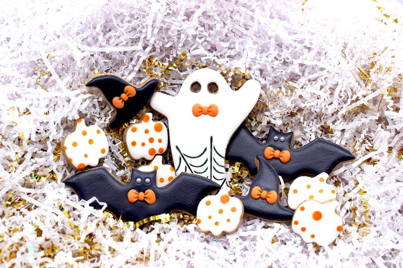 “Midnight Mingle" Gift Sets Certified Lookie-a-Tookie™ Canine Cookies, Halloween Dog Treats🌙🦇🎃🐾