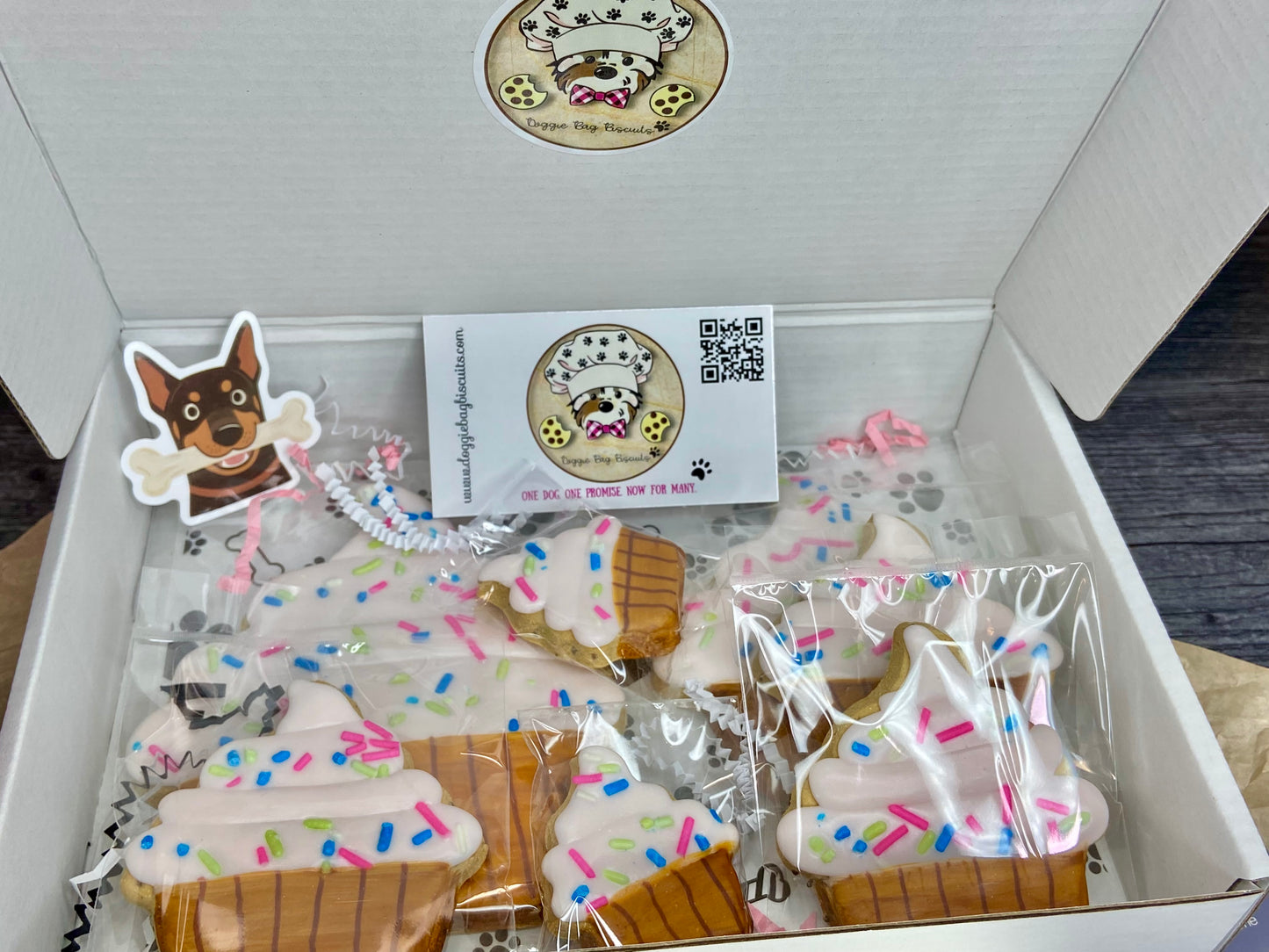 "Pupcake Party Pack" Gift Box 🎉🧁🐾