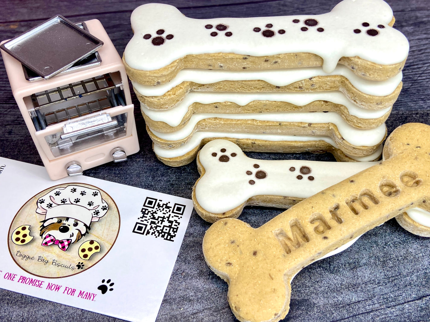 Name & Nibble™ Personalized Canine Cookie Gift Set ✒️🐾
