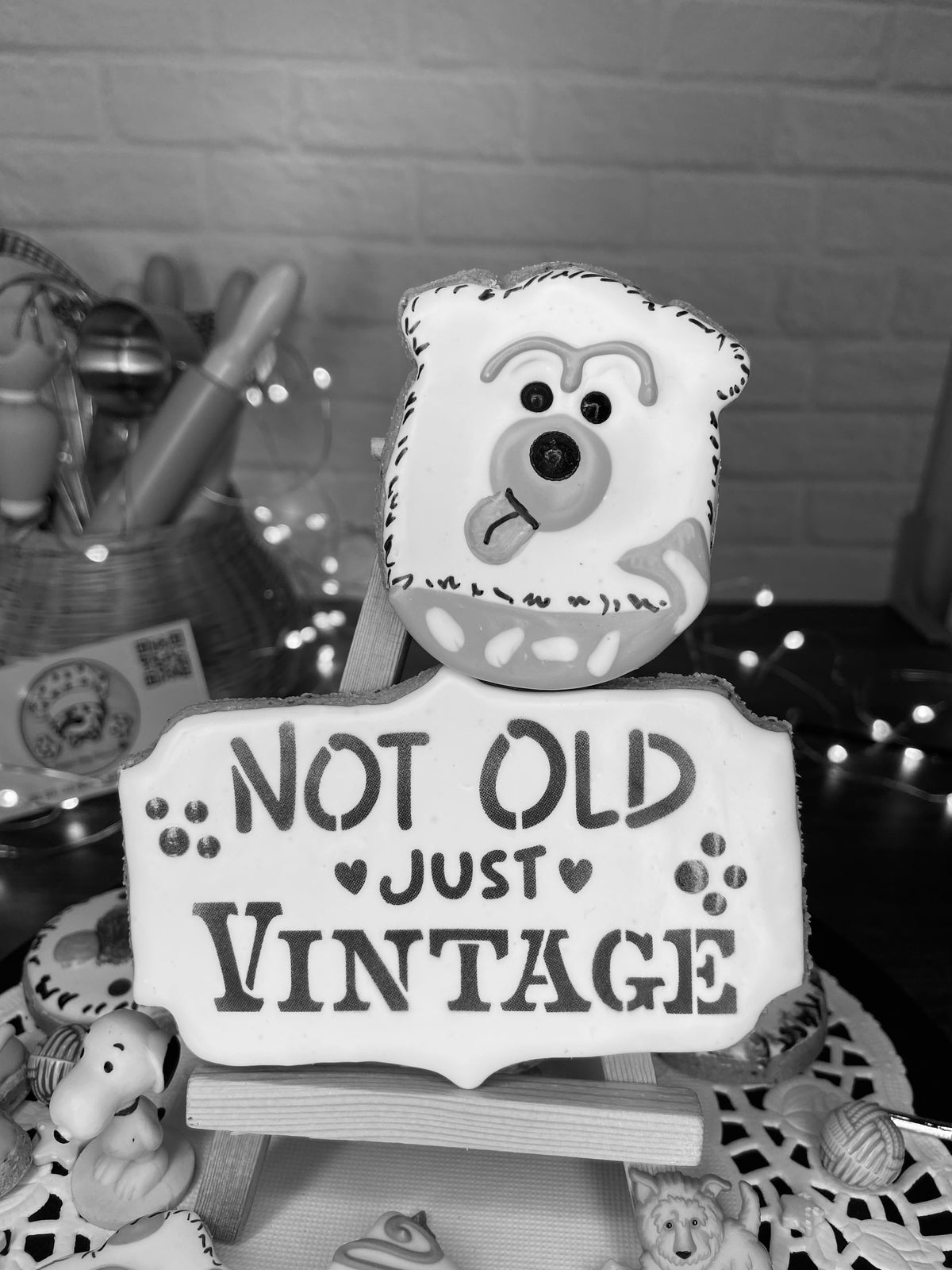 🤍🐾 “NOT OLD Just VINTAGE” Canine Cookie GIFT SET