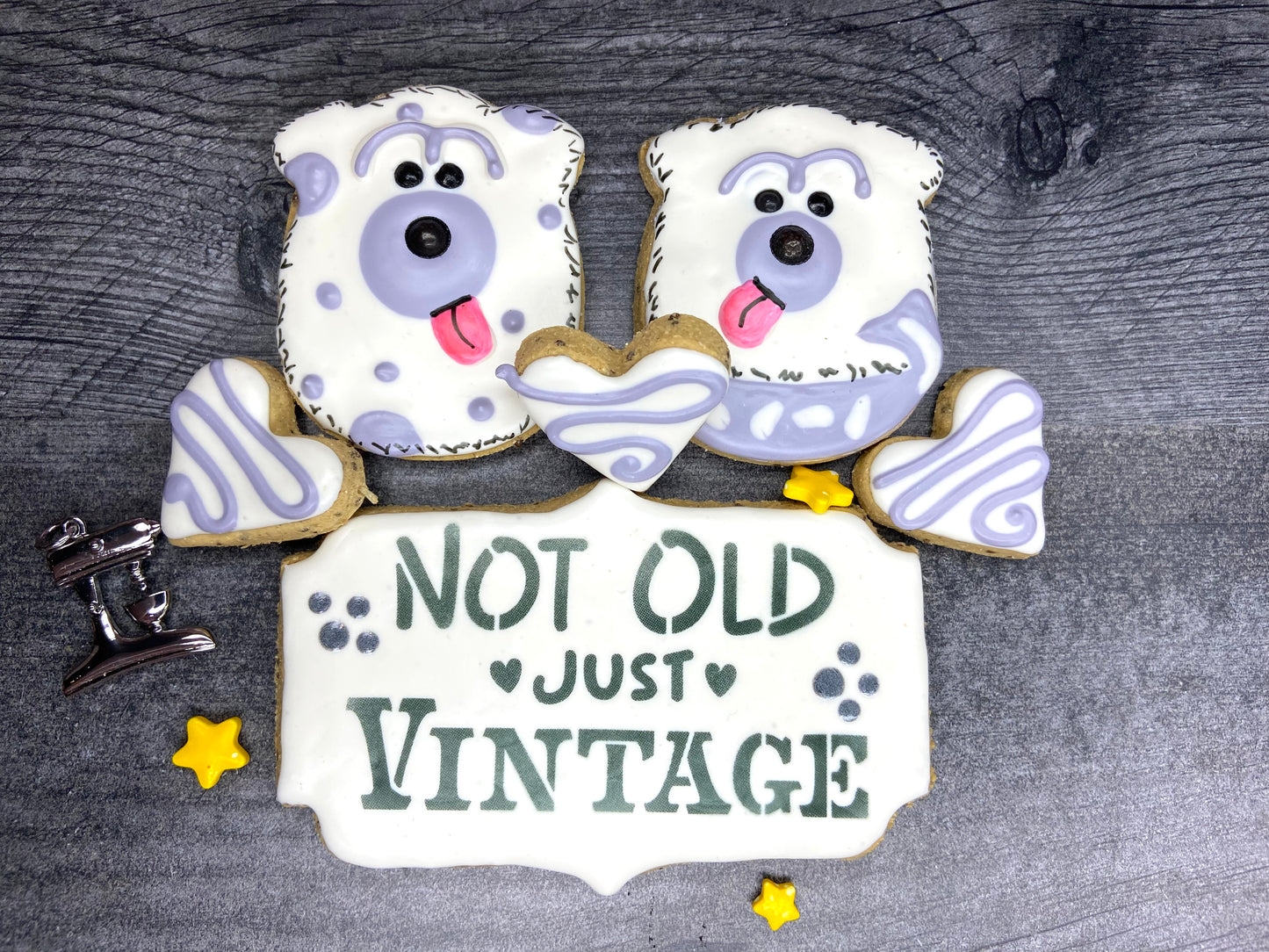 🤍🐾 “NOT OLD Just VINTAGE” Canine Cookie GIFT SET
