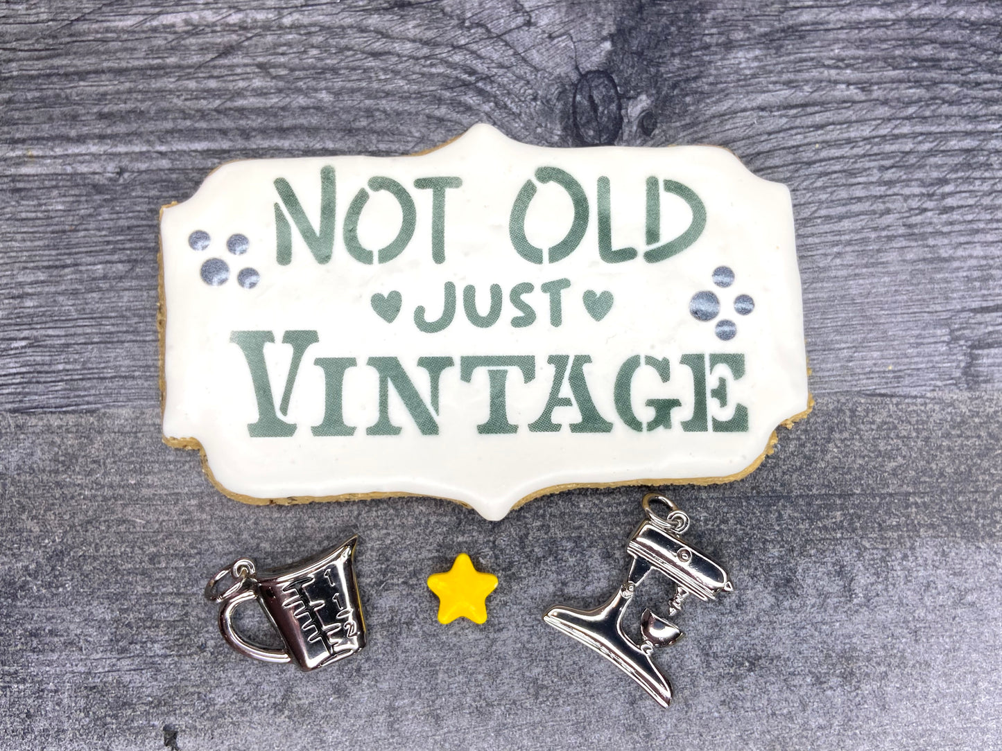 🤍🐾 “NOT OLD Just VINTAGE” Canine Cookie GIFT SET