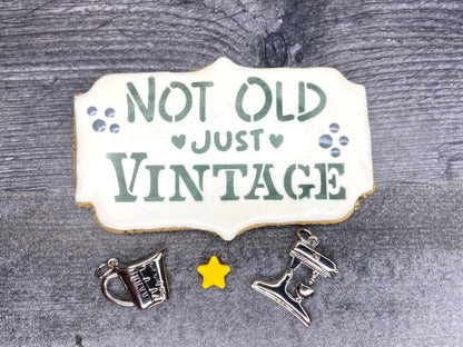 🤍🐾 “NOT OLD Just VINTAGE” Canine Cookie GIFT SET