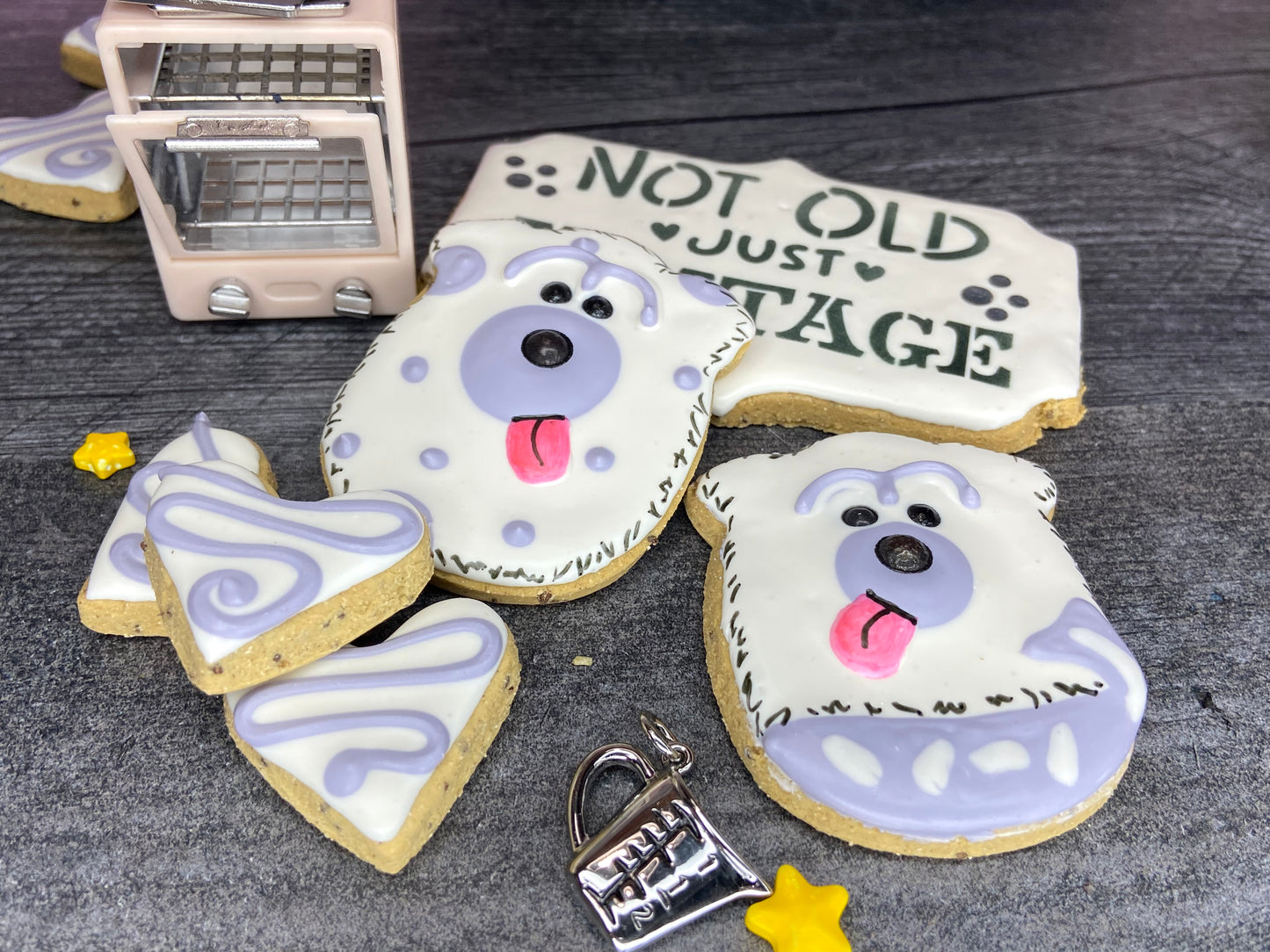 🤍🐾 “NOT OLD Just VINTAGE” Canine Cookie GIFT SET