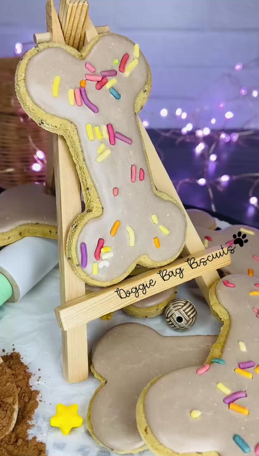 Carob Kisses Canine Cookie Gift Set 🍃🤎💋